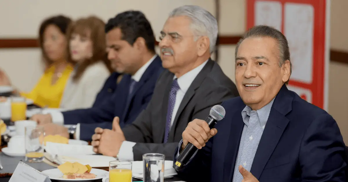 Beltrones comprometido a ser interlocutor de la Barra Sonorense de Abogados