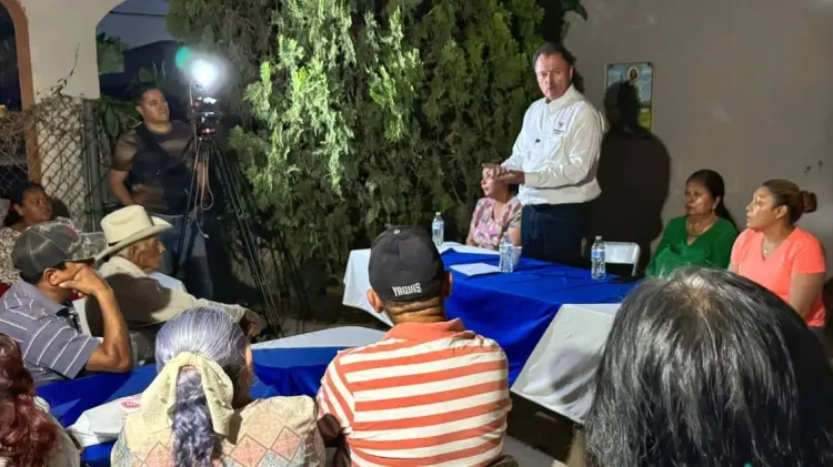 Ernesto Gándara visitó la colonia Café Combat en Hermosillo. (Foto: Cortesía)