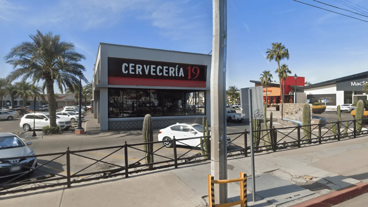 Hombres es detenido al interior de un bar por portación de arma blanca