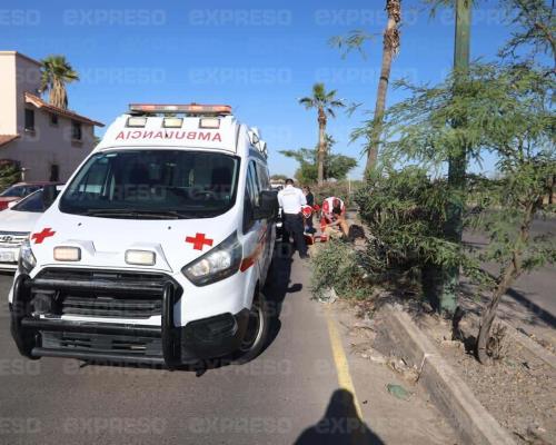 Camioneta embiste a joven en la colonia Puerta Real