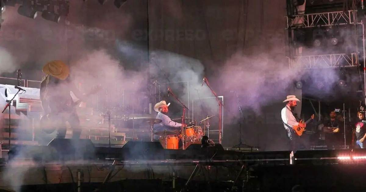 ¡Nunca Jamás prende los ánimos previo al concierto de Christian Nodal!