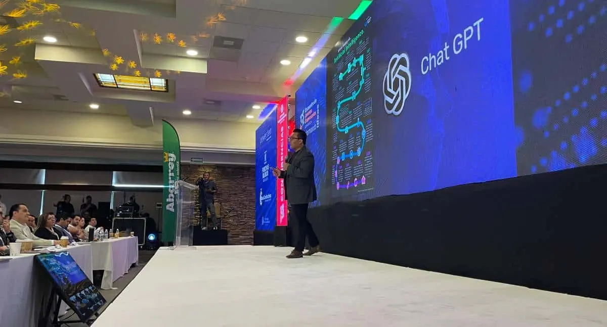 Eder Pérez Zárate habla sobre el impacto de la IA en el sector empresarial