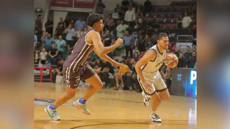 Rayos de Hermosillo vs Frayles de Guasave en la Arena Sonora. (Foto: Cristian Ruiz/EXPRESO)