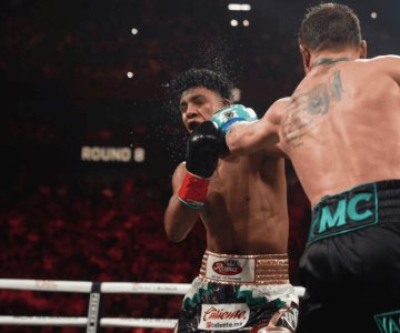 Canelo Álvarez conserva su reinado; victoria por DU ante Jaime Munguía