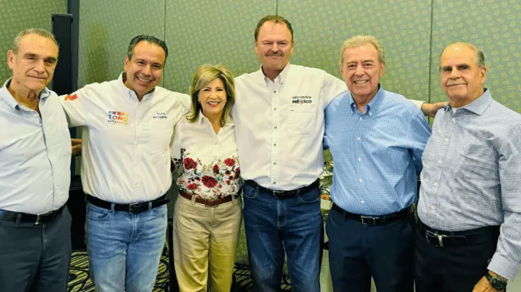 Ernesto Gándara acompañó a Antonio Astiazarán en la presentación del Plan H2O. (Foto: Cortesía)