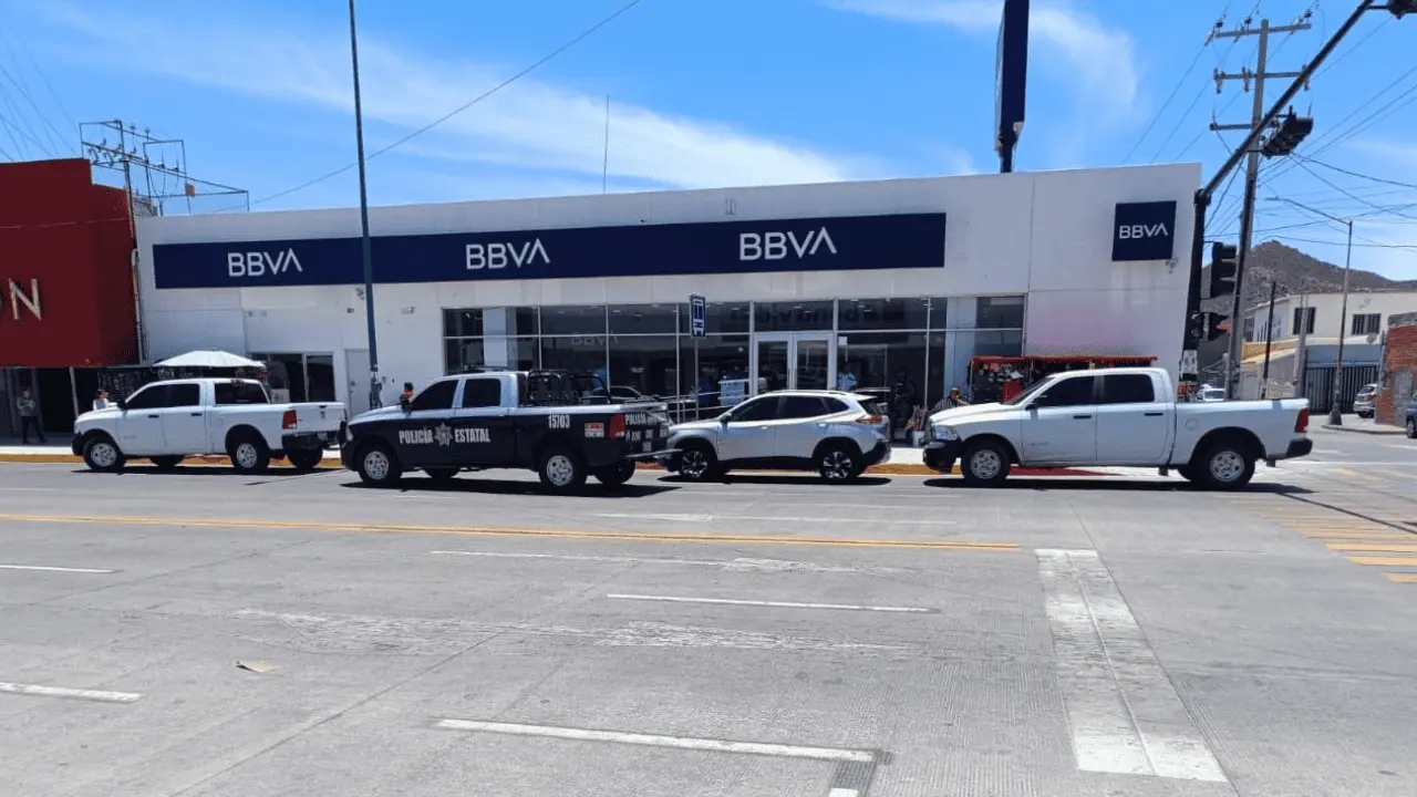 Asaltan a mujer afuera de sucursal bancaria