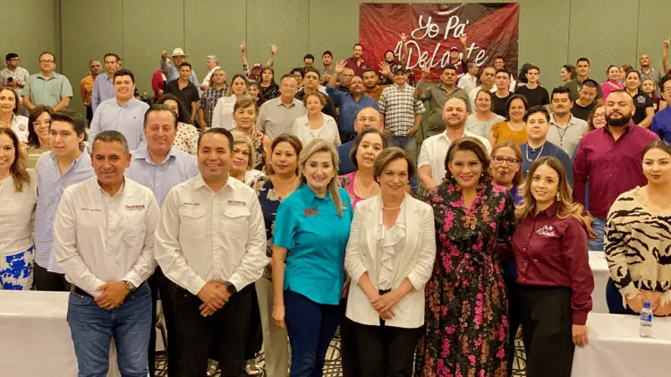 Elly Sallard en reunión con candidatos y asociaciones civiles. (Foto: Cortesía)