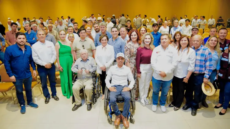 Elly Sallard en reunión con integrantes de Renovación Empresarial. (Foto: Cortesía)