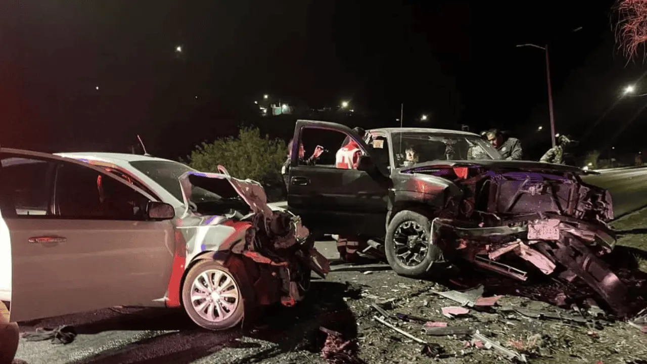 Aparatoso choque en carretera internacional deja tres lesionados