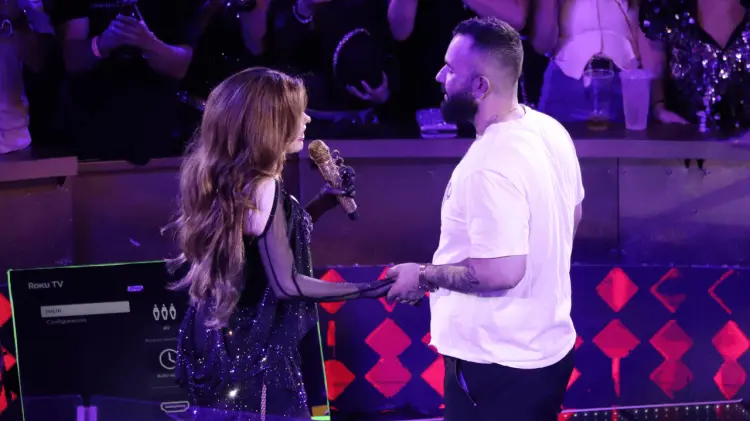 Carin León quien apareció durante los últimos 15 minutos del espectáculo. (Foto: Especial/EXPRESO)