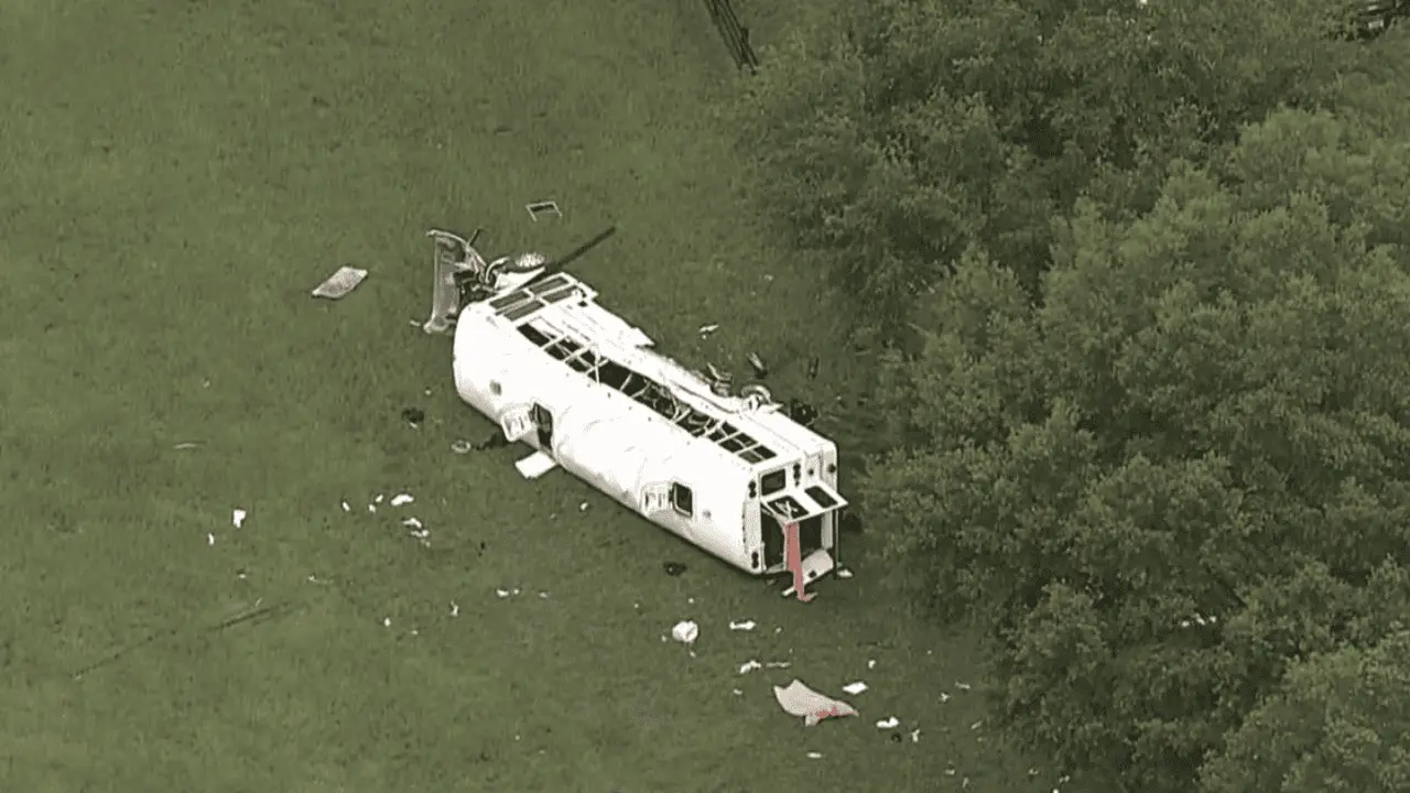 Aparatoso accidente en Florida deja 8 muertos y 40 lesionados; hay mexicanos