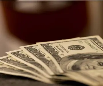 Precio del dólar abre al alza en 19.37 pesos al mayoreo este miércoles
