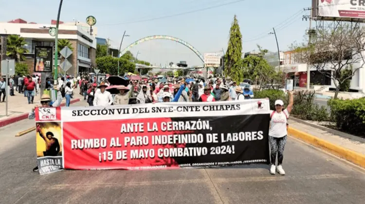 Los trabajadores exigen la abrogación de la reforma educativa. (Especial / EXPRESO)