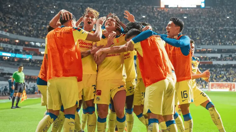 Israel Reyes anotó de cabeza el gol que pone a América en la final. (Foto: Cortesía)