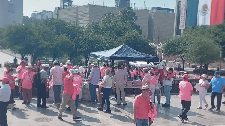 El exdirigente de la CNTE en la Ciudad de México calificó de injusto el izamiento de la bandera.