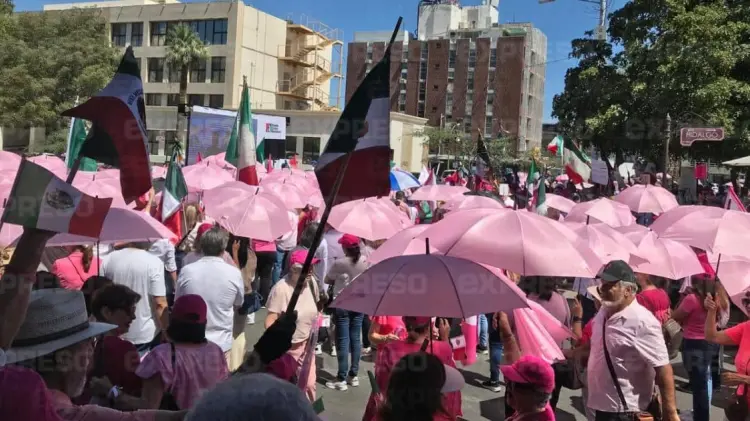 El movimiento se llevó a cabo en la Plaza Zaragoza. (Foto: Jorge Flores/EXPRESO)
