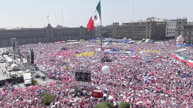 Un Zócalo completamente lleno que destacó por el simbolismo y la pasión de sus participantes.