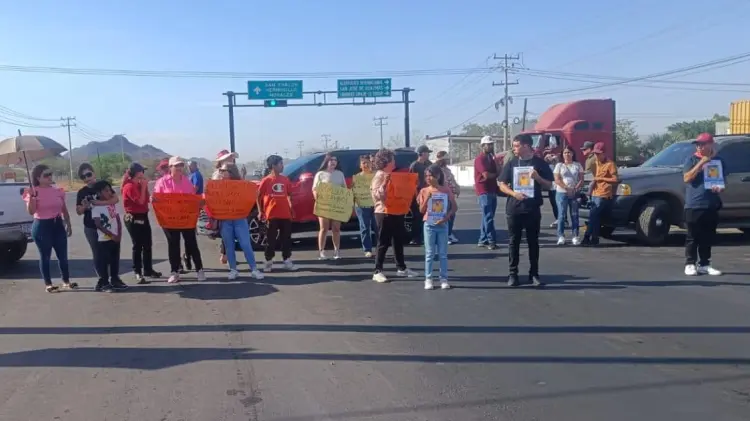 La manifestación se llevó a cabo alrededor de las 16:00 horas de este lunes. (Foto: Especial/EXPRESO)