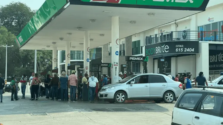Los docentes ocuparon al menos 12 gasolineras de Tuxtla Gutiérrez. (Especial / EXPRESO)