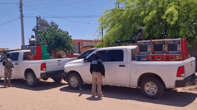 Se aseguraron 8 máquinas tragamonedas. (Foto: FGJE de Sonora)