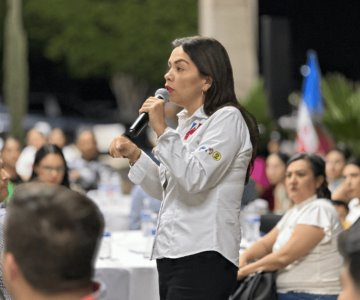 Isela Montes de Oca llama al voto con vecinos del norponiente de Hermosillo