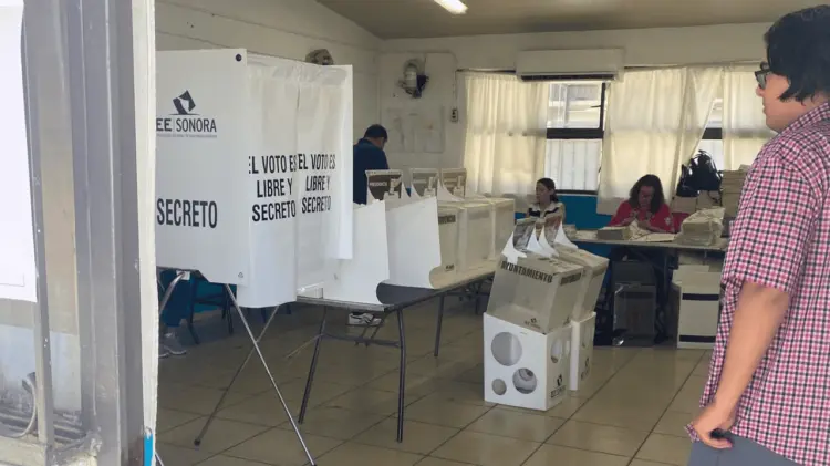 Las personas con discapacidad visual reciben boletas en braille. (Foto: Leia Sandoval)