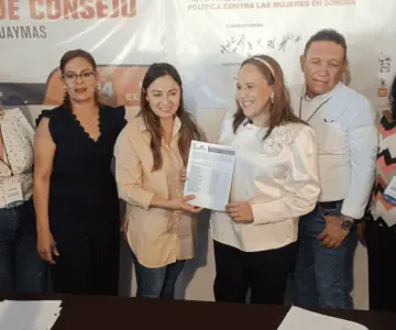 Karla Córdova recibe constancia y es primera alcaldesa reelegida en Guaymas