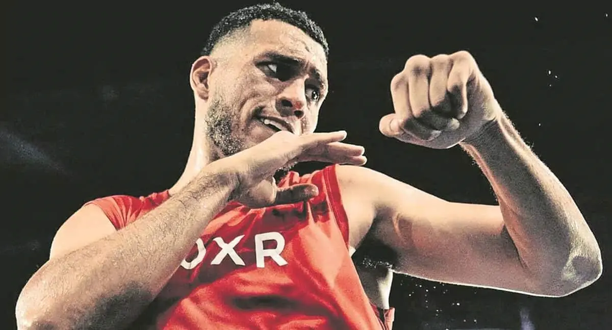 David Benavidez noquea al Canelo Álvarez