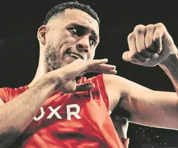 David Benavidez noquea al Canelo Álvarez