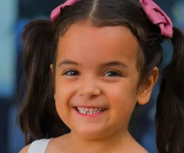 Alana, la pequeña sonorense que pone su chispa a la serie Vecinos