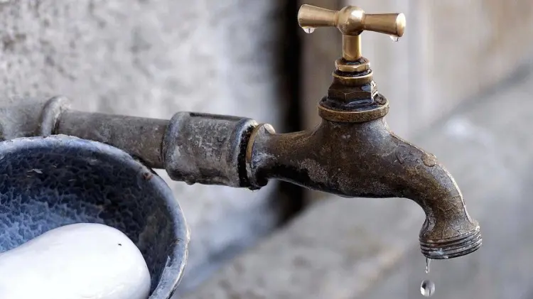 El fallo provocará bajas presiones o ausencia del servicio en las próximas horas. (Foto: Especial)