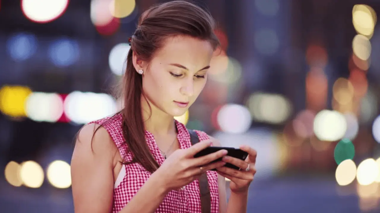 Mujeres superan por primera vez a hombres en uso de internet en México