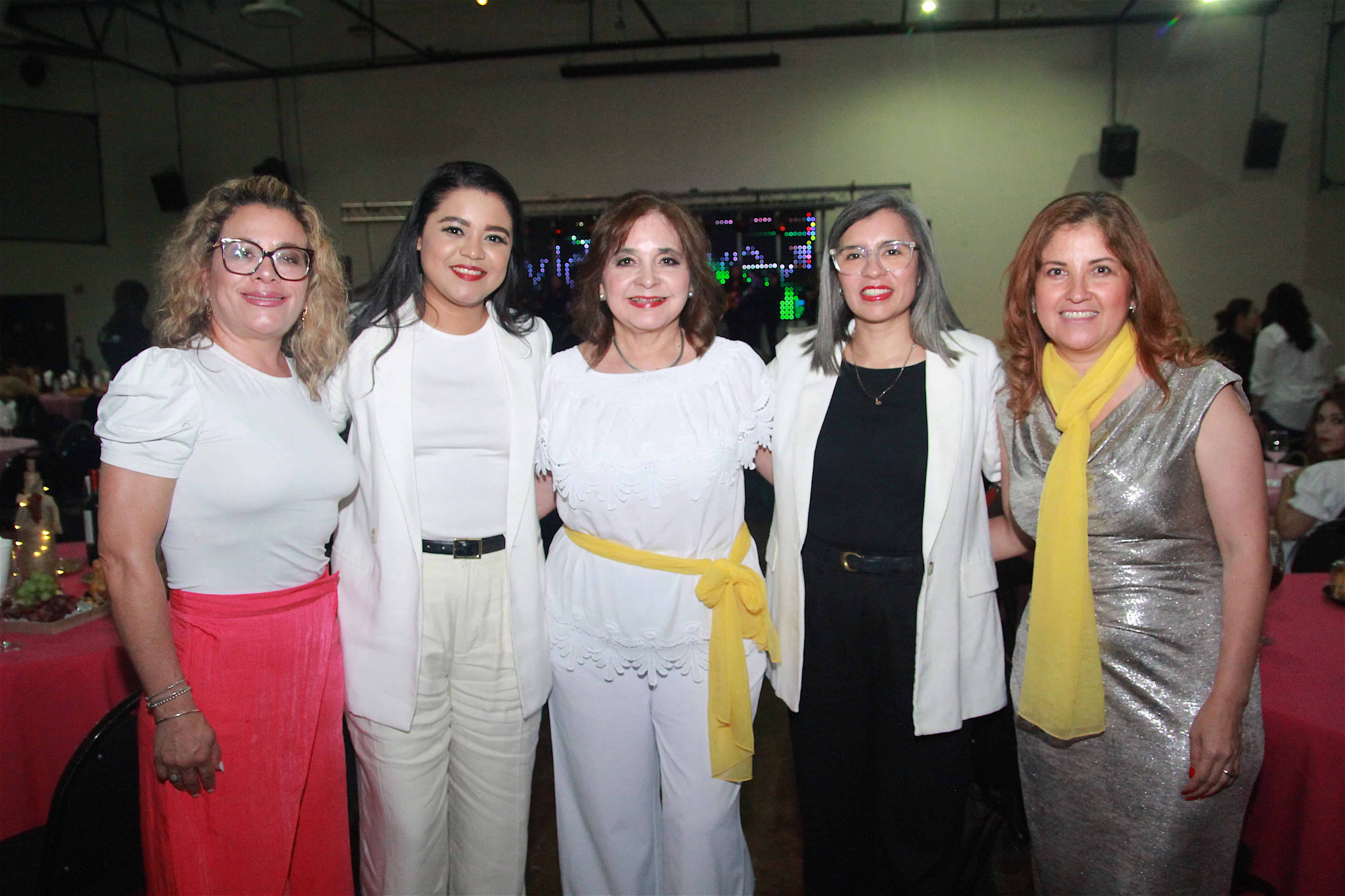 En Bohemia con Causa gozan de una amena convivencia
