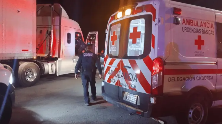 El conductor del camión logró continuar su marcha hasta una gasolinera ubicada en el kilómetro 112.
