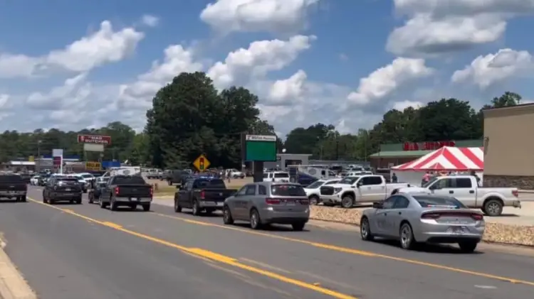 Los disparos se registraron en una tienda de comestibles en Fordyce, Arkansas. (Foto: Captura de video)