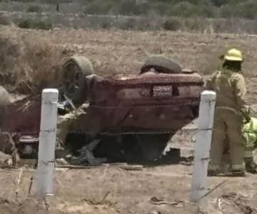 Aparatoso accidente en carretera a Bahía de Kino deja un hombre sin vida