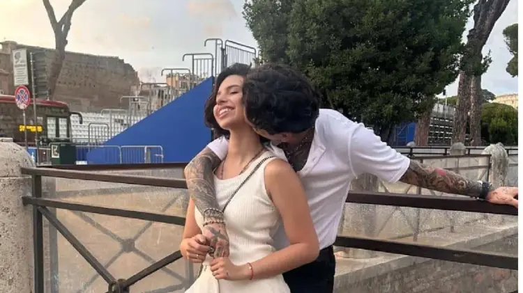 Christian Nodal y Ángela Aguilar derrochan amor en París