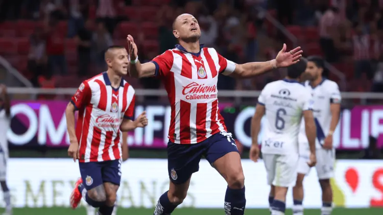 Javier Hernández reveló que pudo haberse roto los ligamentos en la pretemporada. (Foto: @Chivas)