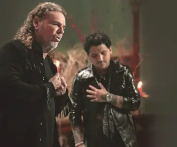 Christian Nodal se sube al escenario con Maná