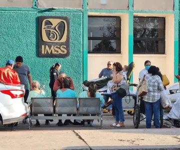 Evacuan a pacientes y personal del IMSS en Empalme por cortocircuito