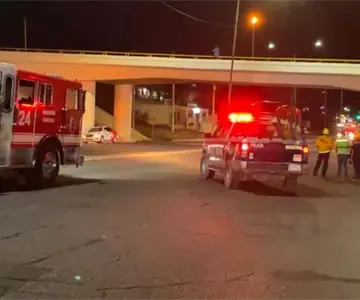 Rescatan a joven que intentaba arrojarse desde puente de Miramar