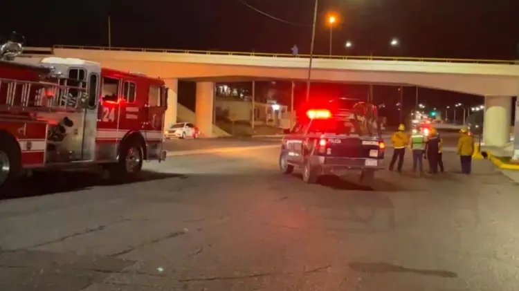Elementos de Bomberos, Cruz Roja, Seguridad Pública y Protección Civil arribaron. (Foto: Especial)