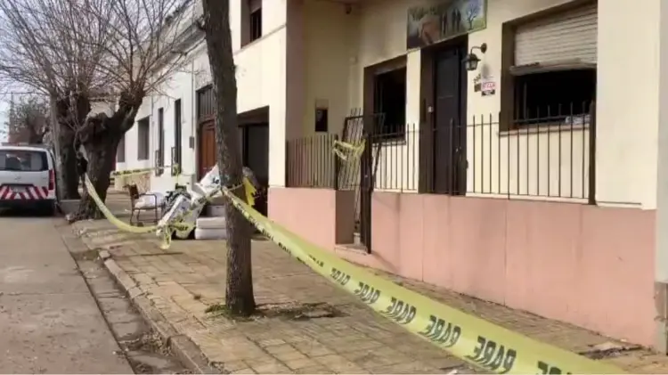 En el fuego murieron ocho mujeres y dos hombres, según informaron Bomberos. (Foto: Captura de video)
