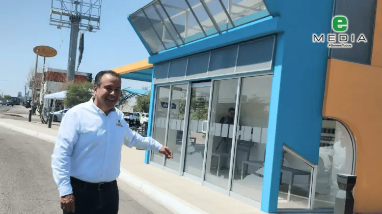 Antonio Astiazarán presentó las nuevas paradas refrigeradas. (Foto: Ana María López/EXPRESO)