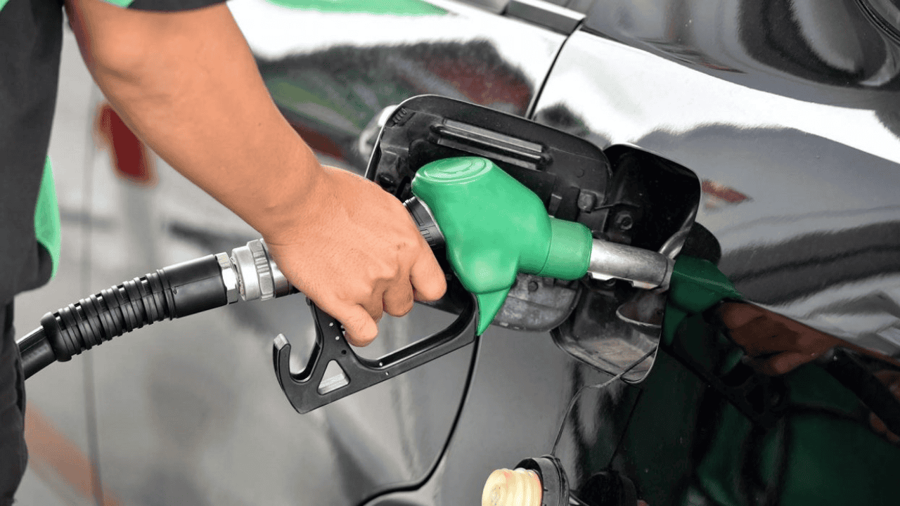 Sheinbaum confirma acuerdo para que gasolina Magna no supere los 24 pesos