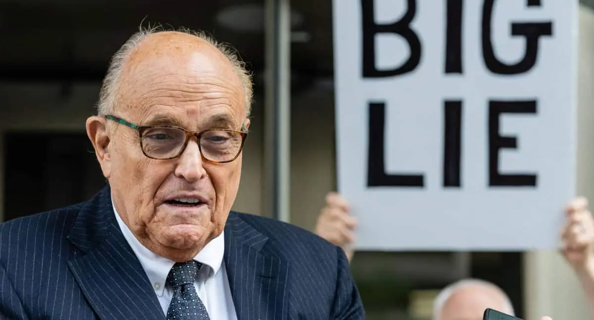 Rudy Giuliani pierde caso de quiebra, deberá pagar más de 100 mdd