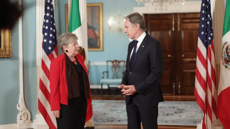 Bárcena con el secretario de Estado, Antony Blinken. (Especial / EXPRESO)