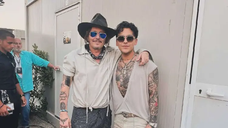 La foto de Christian Nodal y Johnny Depp fue compartida en redes. (Foto: Cortesía/EXPRESO)