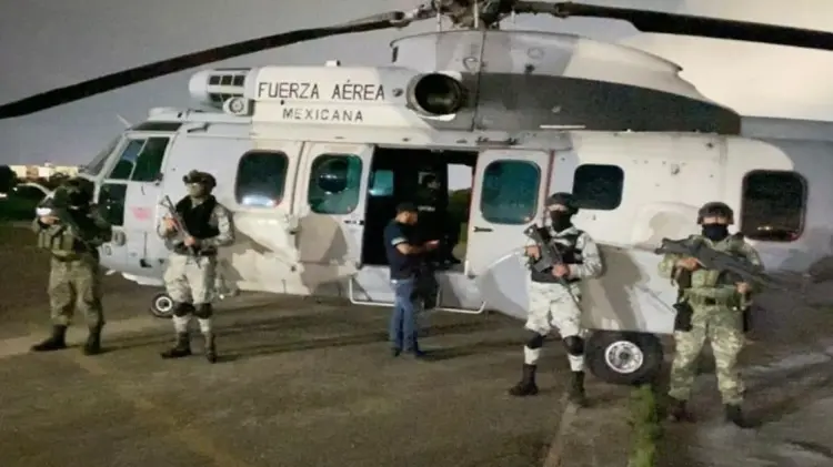 Elementos de la Guardia Nacional y FGR llevaron a cabo la detención. (Foto: Especial)