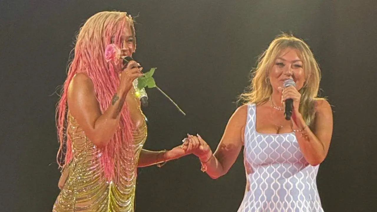 Karol G invita a Amaia Montero a cantar Rosas de La Oreja de Van Gogh